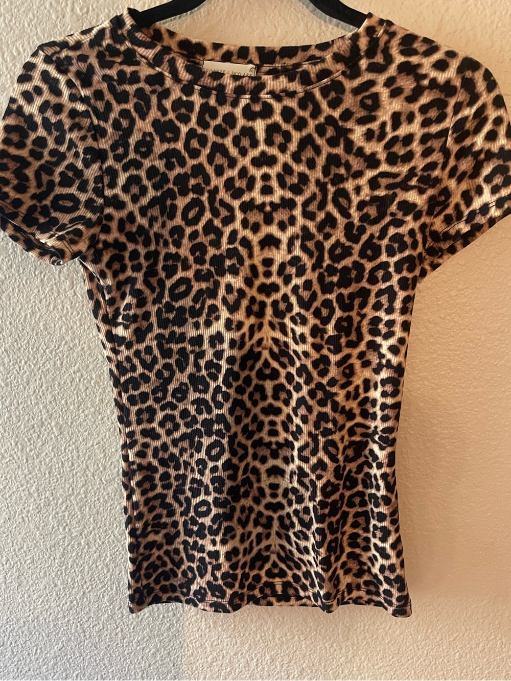 Leopard Print Short Sleeve Crewneck Tee in Tan and Black